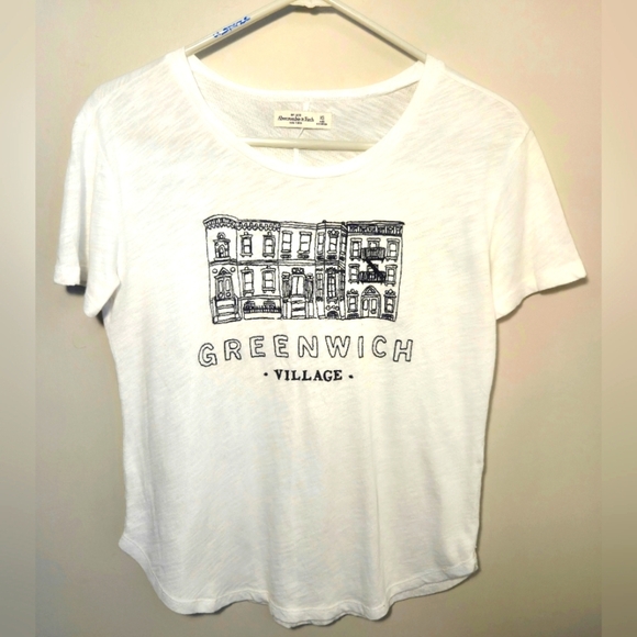 ⭐️Abercrombie And Fitch White Womans Embroidered Tshirt Size XS - Picture 1 of 4